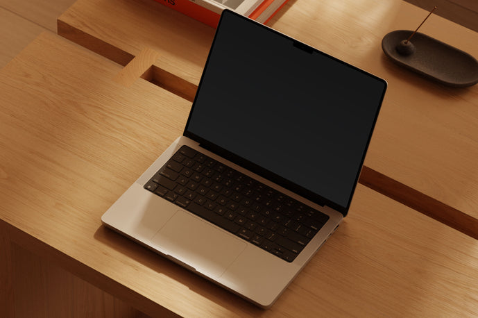 SOM04 — MacBook Pro 14" + Video