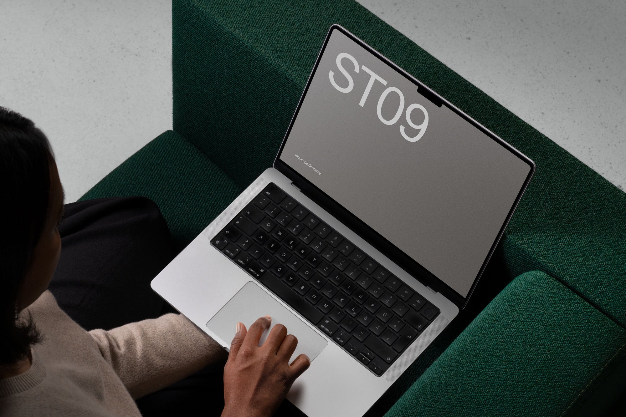 ST09 — MacBook Pro 14