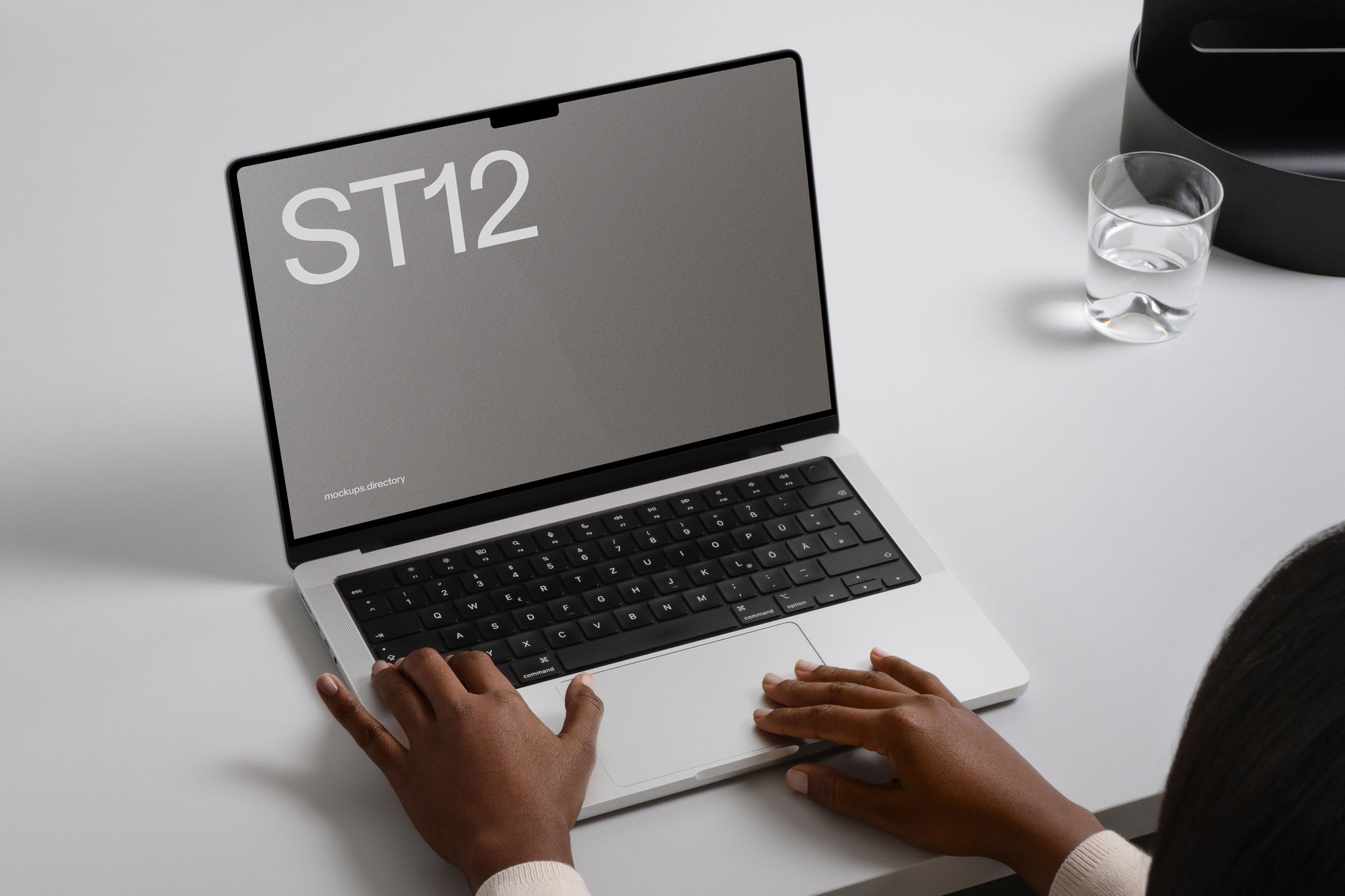 ST12 — MacBook Pro 14