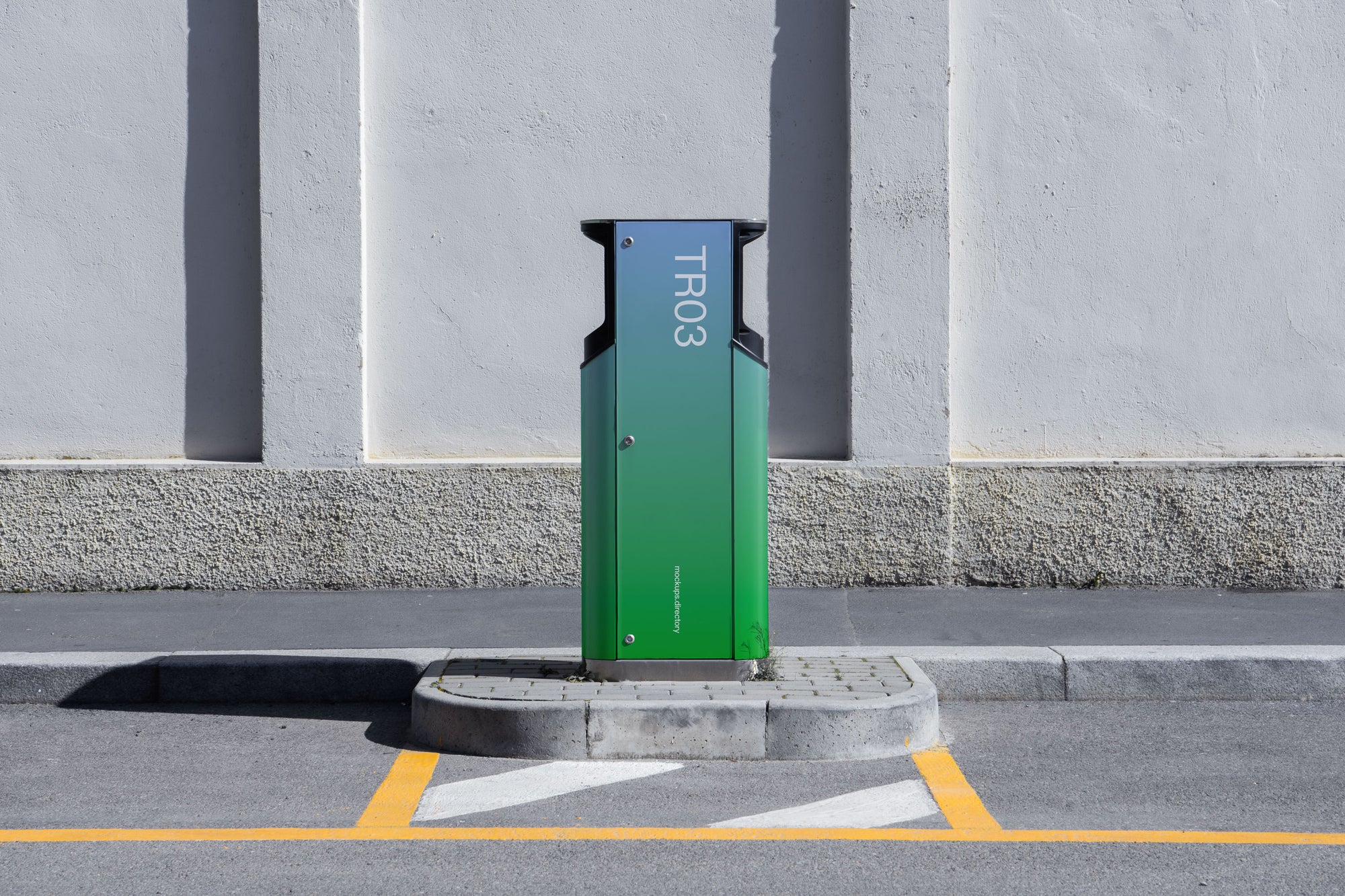 TR03 — Charging Station
