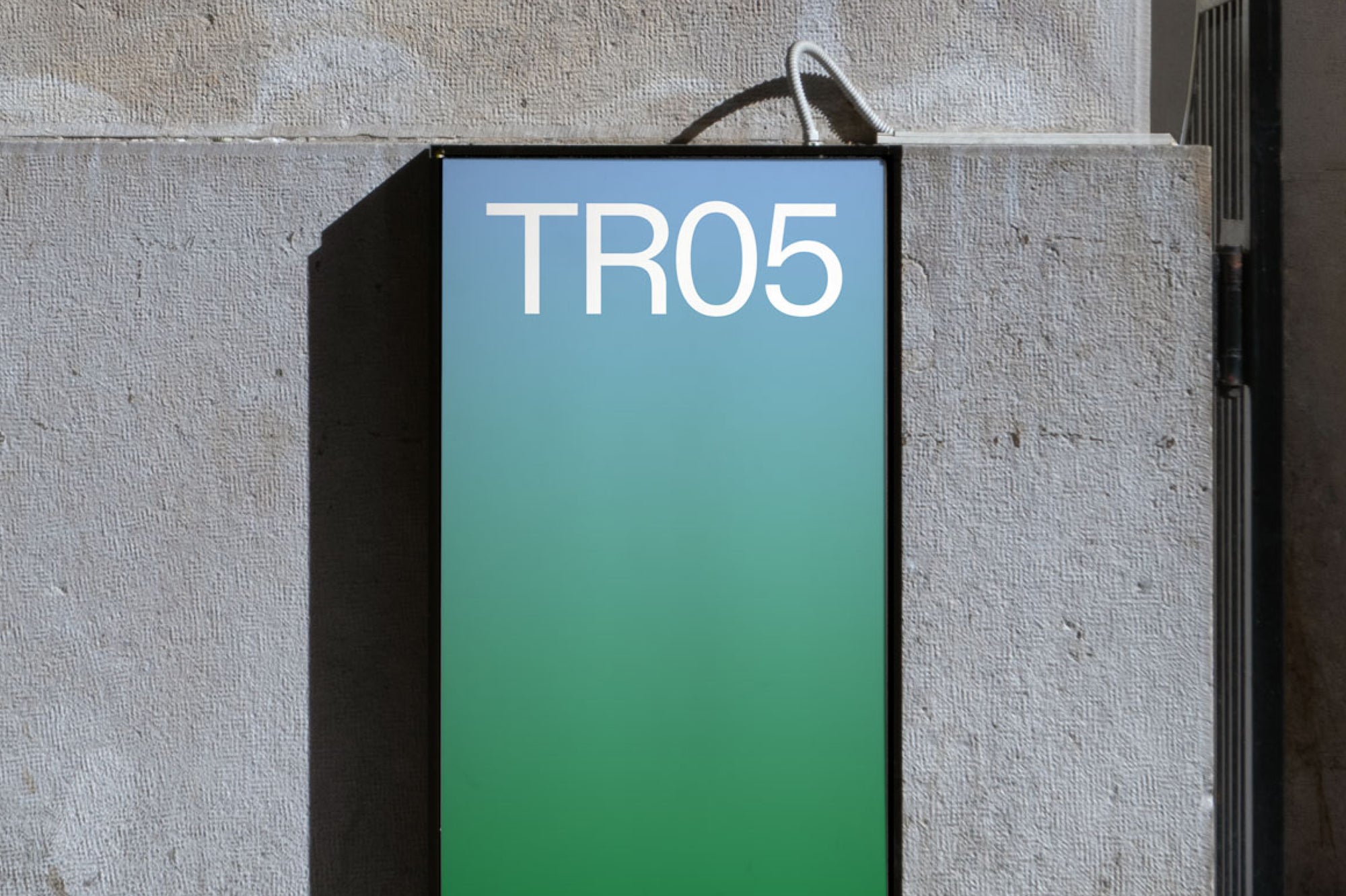 TR05 — Vertical Sign