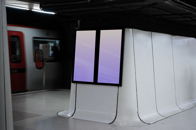 TR06 — Metro Screens