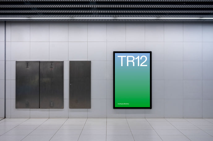 TR12 — Station Screen