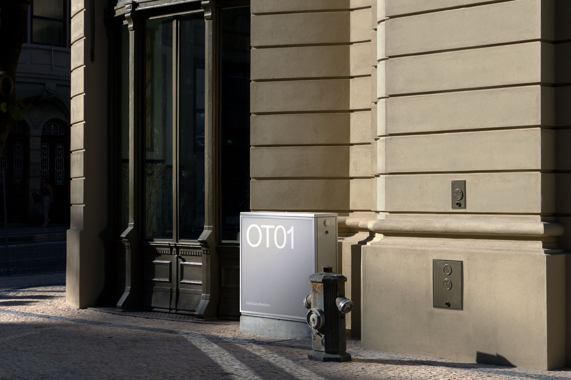 OT01 — Square Box